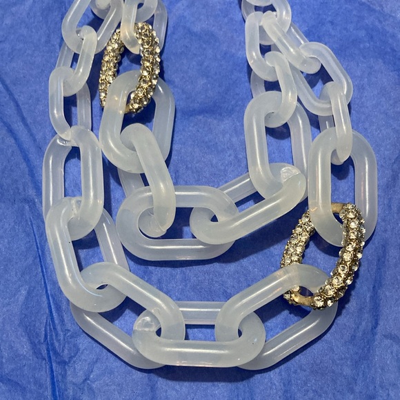 Necklace. NWT. Chunky 11” double necklace, thick plastic links with strong clasp - Picture 6 of 12